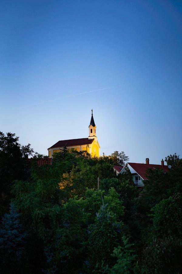 Het Fenyo Vendeghaz / Seven Pines Holiday House Villa Sukoró Dış mekan fotoğraf